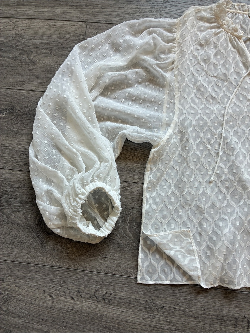 Alice + Olivia Ivory Sheer Blouse size M - Picture 7 of 7